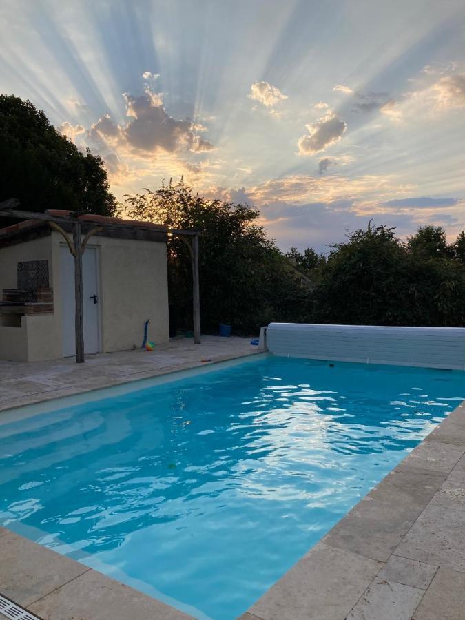 Rustic Cottage With Stunning Swimming Pool Saint-Front  ภายนอก รูปภาพ