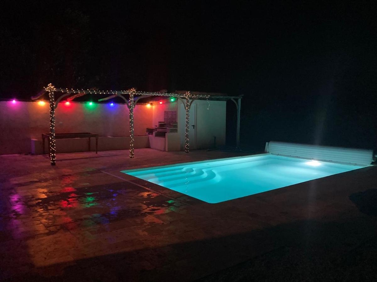 Rustic Cottage With Stunning Swimming Pool Saint-Front  ภายนอก รูปภาพ