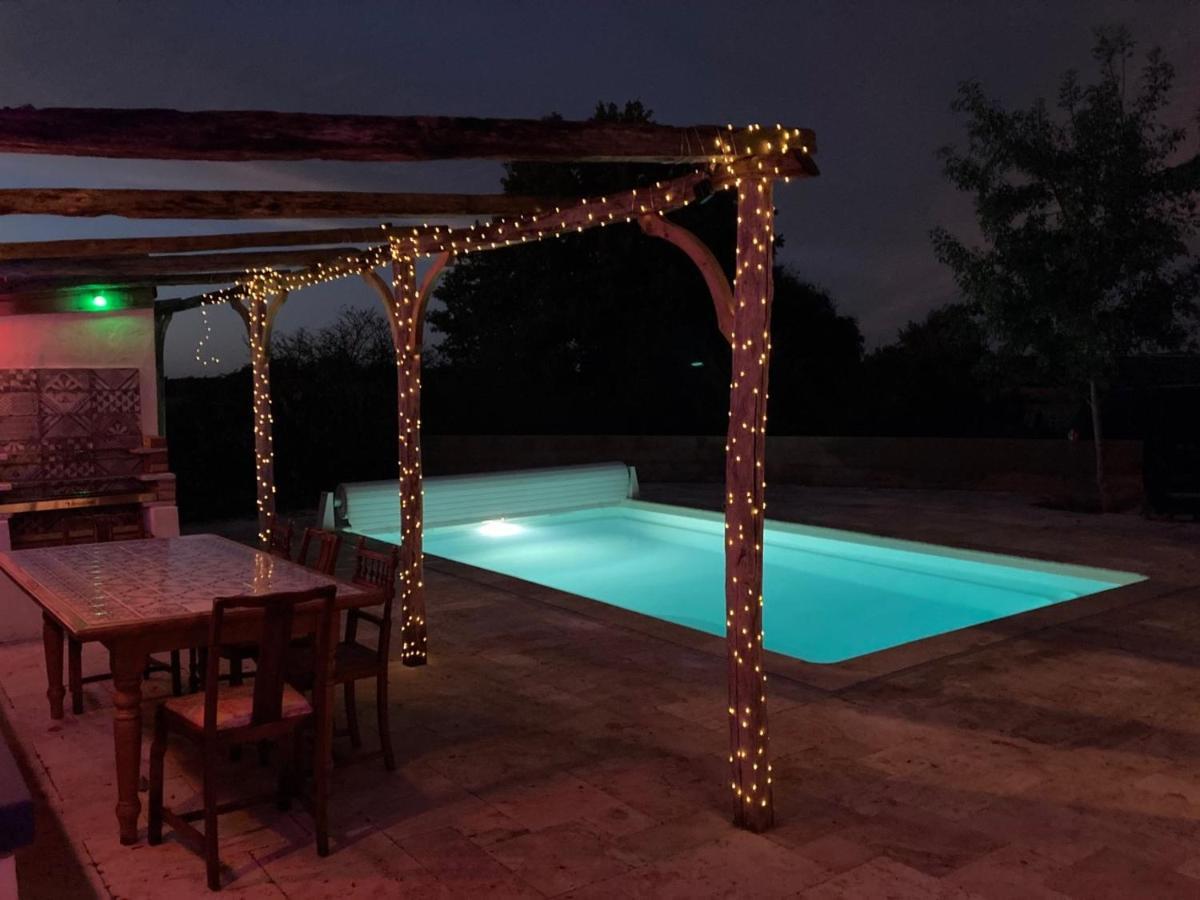 Rustic Cottage With Stunning Swimming Pool Saint-Front  ภายนอก รูปภาพ